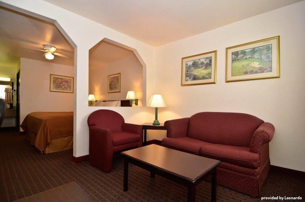 Best Western Regency Inn & Suites Gonzales Quarto foto